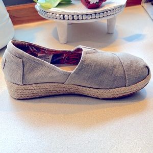 BOBS ESPADRILLE SHOES.  GRAY/NATURAL 7.5